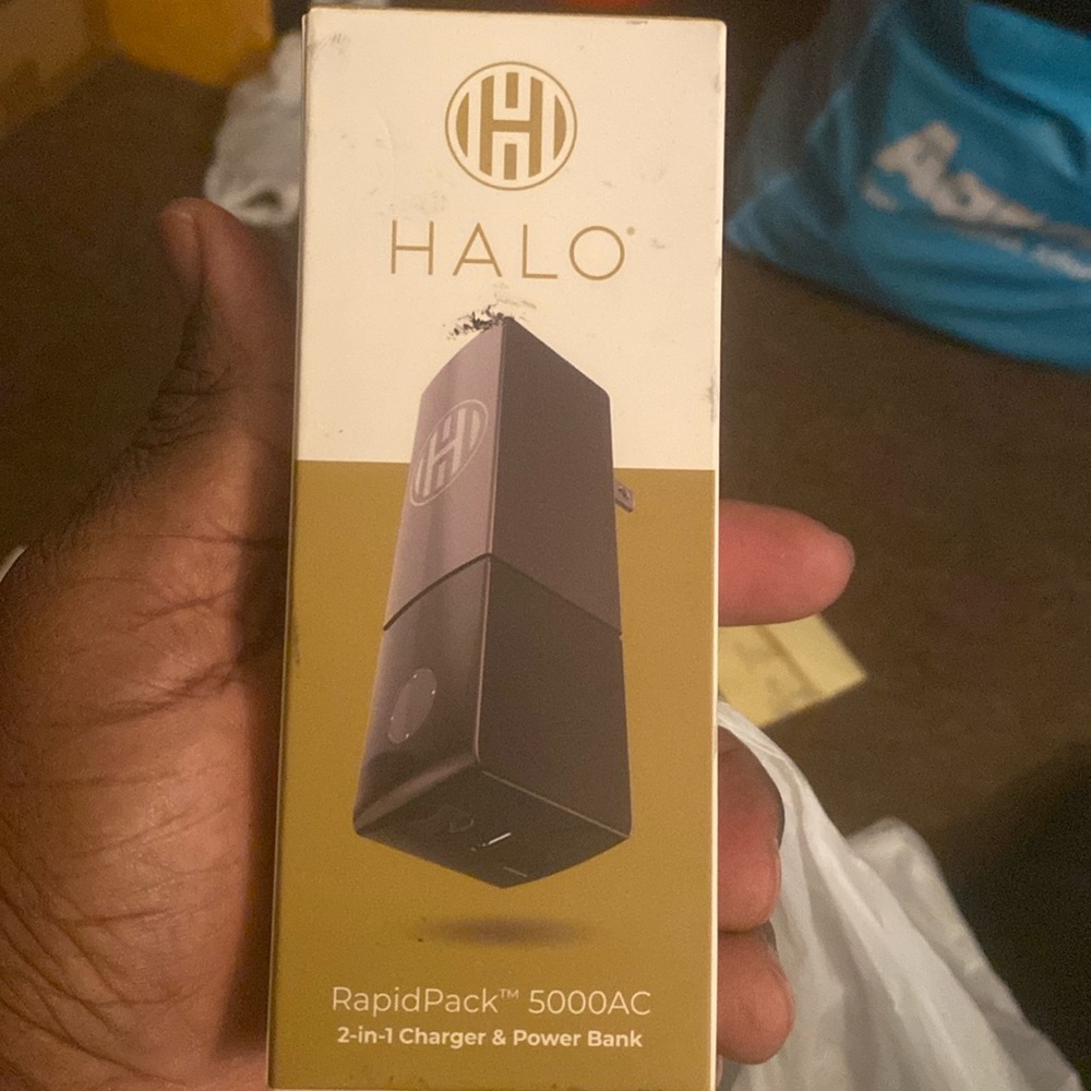 Halo Rapidpack 5000ac 2-in-1 charger & power bank
 color snow